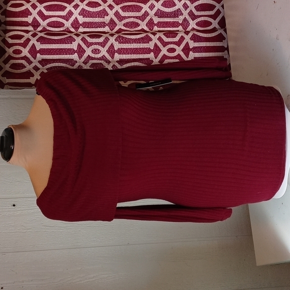 NWT Lulus off shoulder plum or brick red color medium long sleeve top - Picture 1 of 9